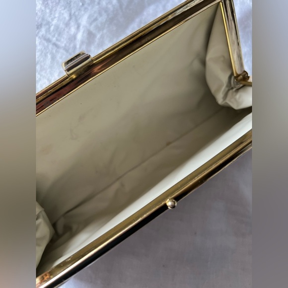 Sophisticated Cream Quilted Wristlet Clutch - Picture 5 of 5